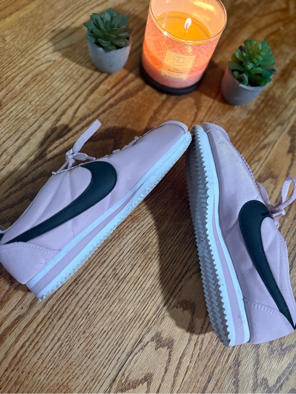 Nike women’s  Light Pink / lavender Retro Sneakers - Picture 5 of 6